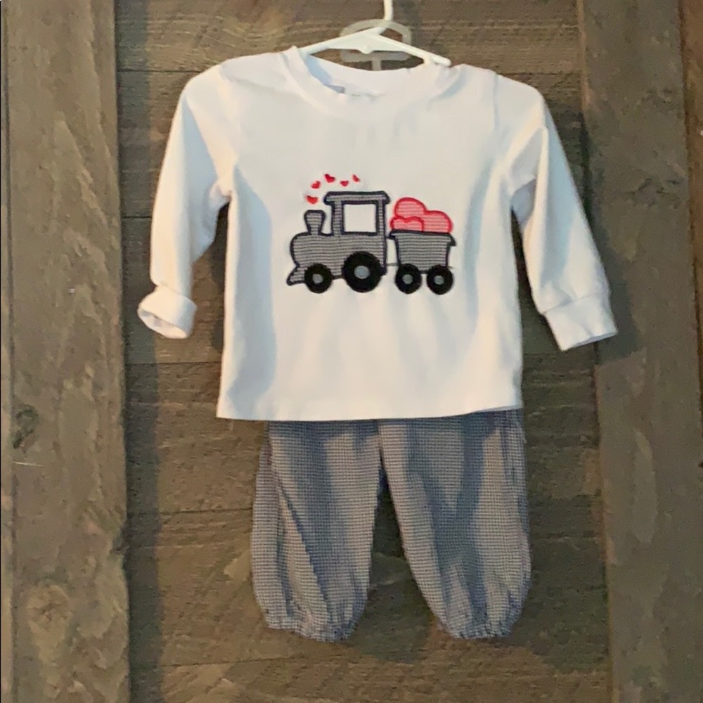 Outfit with truck and heart